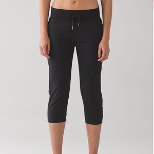 Lululemon Dance Studio Crop II (Unlined 20")
Black size 6